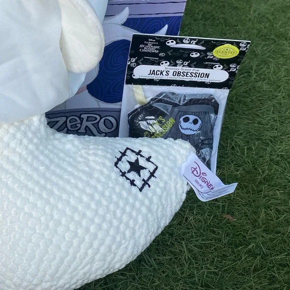 Scentsy Nightmare Before Christmas Zero Buddy - Picture 5 of 8